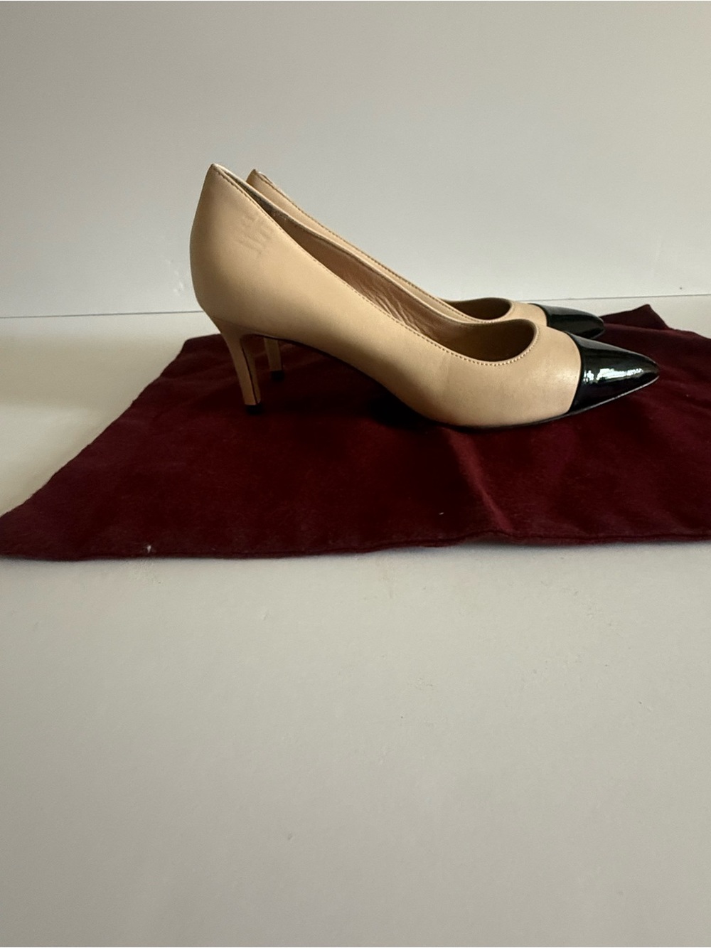 Bruno Magli Beige and Black Pointed Toe Mid-Heel Pumps size 7.5